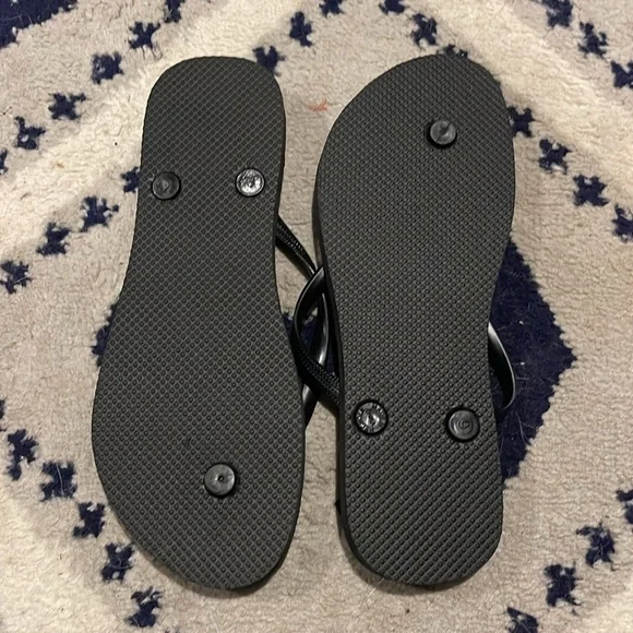 Old Navy Flip Flops - Picture 2 of 2